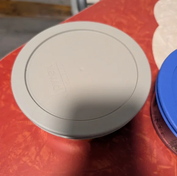 Pyrex Halloween bowls - Picture 8 of 9